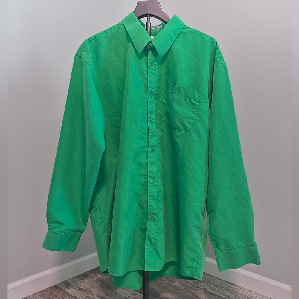 Men's Green Long-Sleeve Button-Down Dress Shirt
